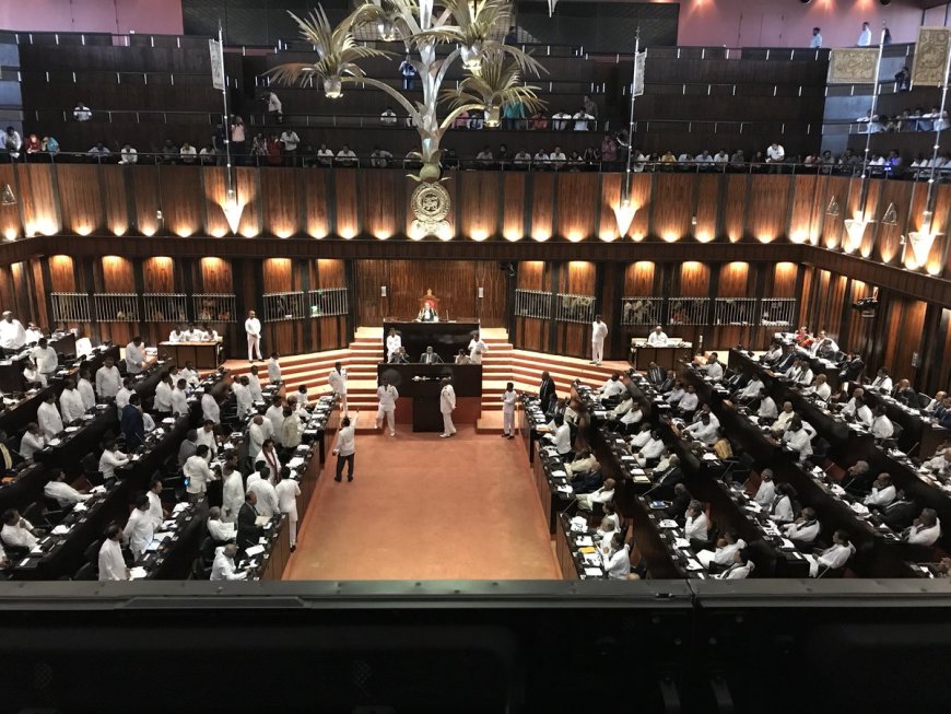 ஐந்து நிமிடங்களுக்கு ஒத்திவைக்கப்பட்ட  நாடாளுமன்ற அமர்வு!