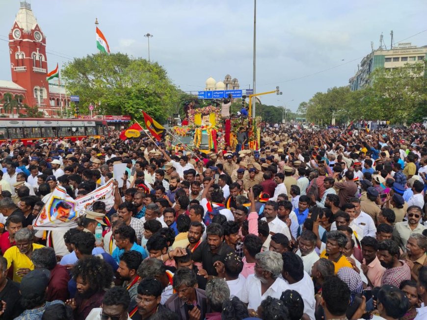 விஜயகாந்த் இறுதி ஊர்வலம்: வழிநெடுக வெள்ளமென திரண்ட மக்கள் பிரியாவிடை