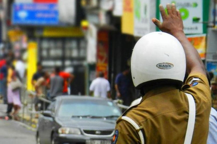 போக்குவரத்து விதிகளை மீறுபவர்களுக்கு அபராதம்  