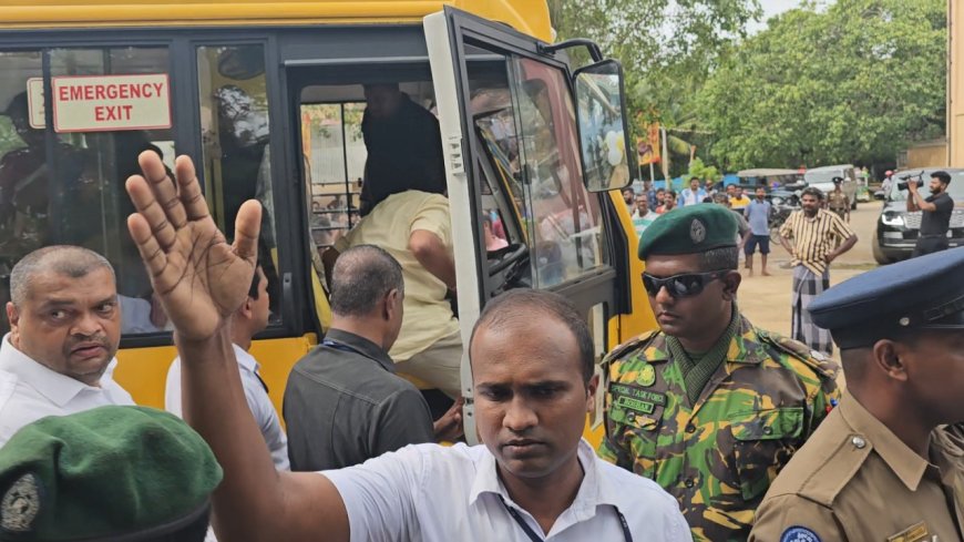 யாழில் ஊடகவியலாளர்களை மிரட்டிய சஜித்தின் பாதுகாப்புப் பிரிவு! 
