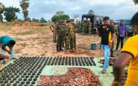 மட்டக்களப்பில் தோண்டப்பட்ட ஆயுதக்கிடங்கு - பெருமளவான ஆயுதங்கங்களும் வெடிபொருட்களும் மீட்பு 