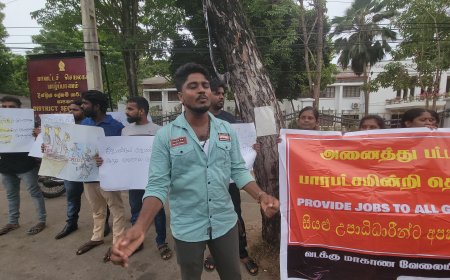 "பட்டம் வீட்டில் பட்டதாரிகள் நடு வீதியில்" - யாழ். மாவட்ட செயலகத்துக்கு முன்பாகப் போராட்டம்